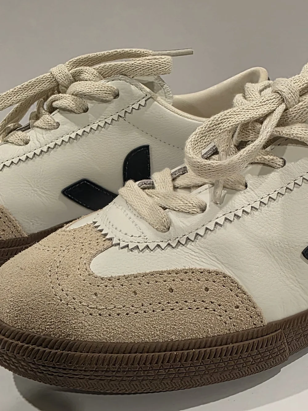 VEJA Womens VOLLEY O.T. White NAUTICO Bark Sz 38/ 7